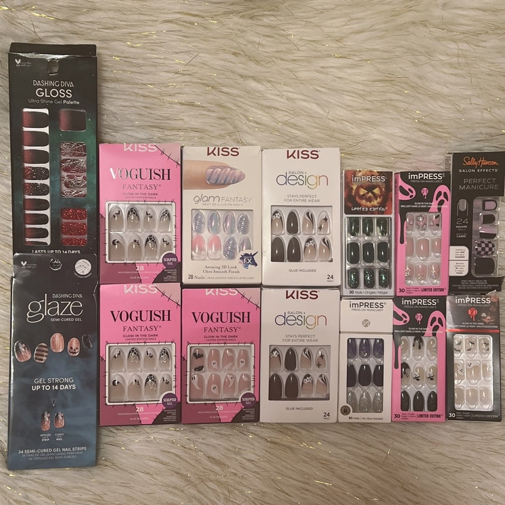 18 KISS press on nails bundle lot